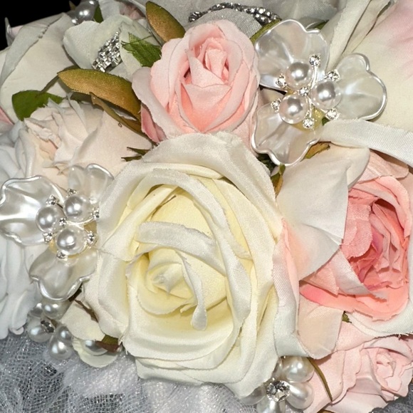 Bride Wedding Bridal Flowers Floral Bouquet Rose Pearls Rhinestone Brooch NEW - Picture 9 of 15